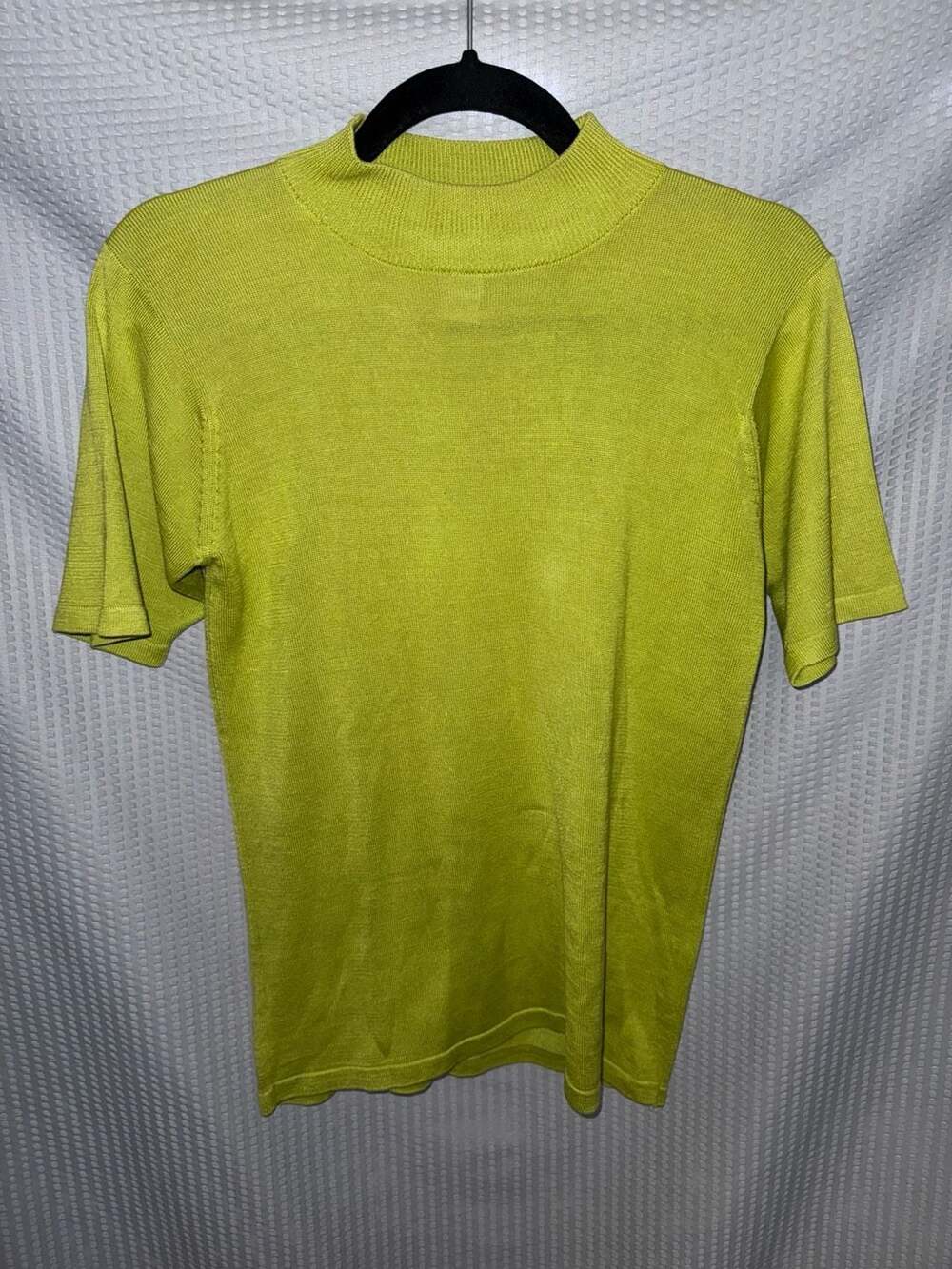 Kevo 100% Silk Mock Neck Short Sleeve Sweater Lime Green Size M